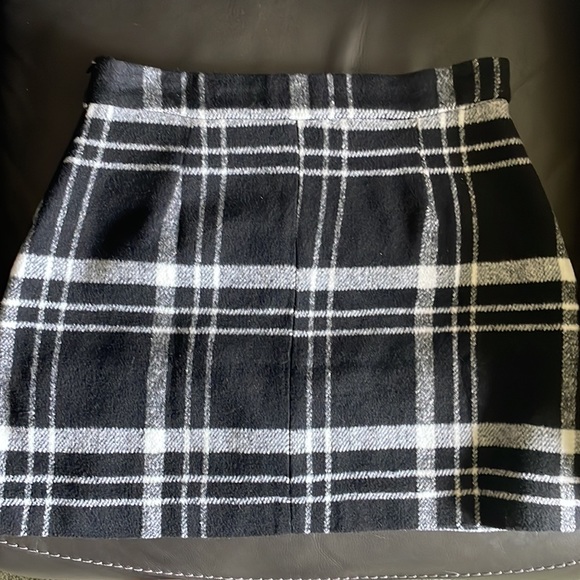 Black and white plaid skirt with pockets - Picture 4 of 5